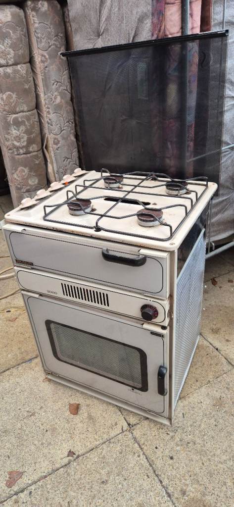 SPINFLO 2000T gas oven and VANETTE 4000-2 gas hob and grill set.