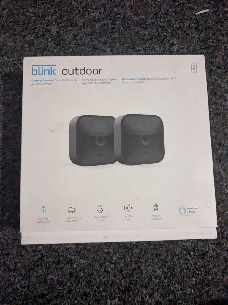 2-camera bundle, but only ONE camera is included. 