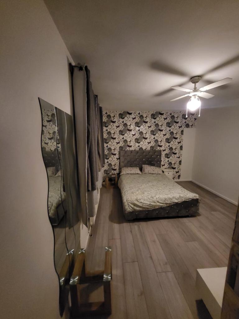 A Spacious Room Available At A Newly Renovated House 