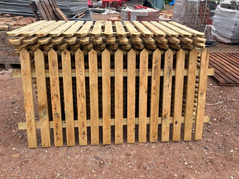 Picket fencing 