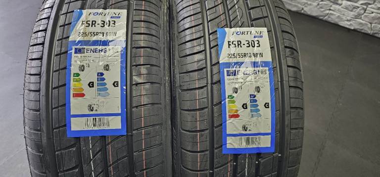 225 55 18   2 x NEW!! tyres Fortune FSR-303