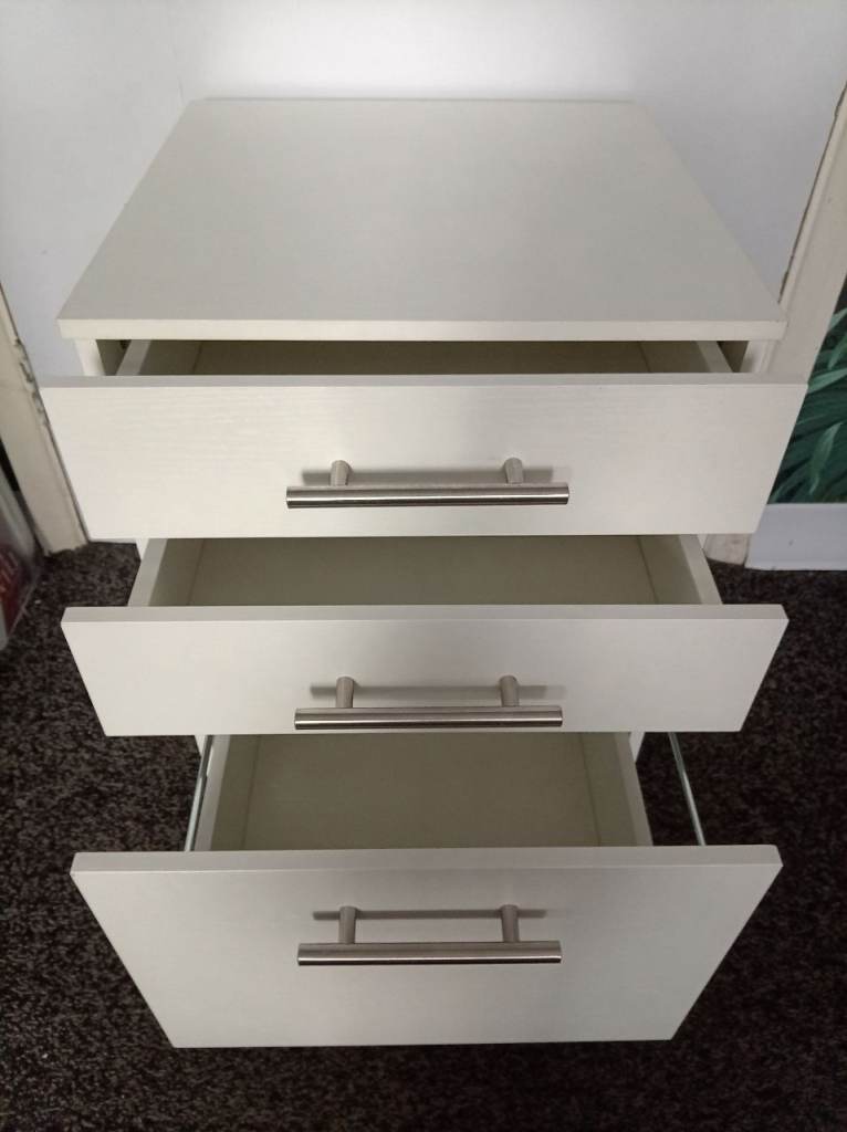 3-drawer rolling filing cabinet
