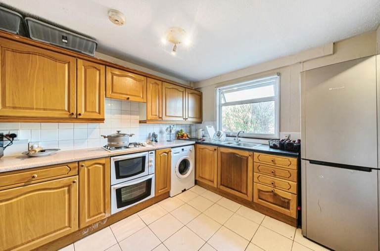 ✨ Bright Room in Great Location – Close to Hospitals ✨