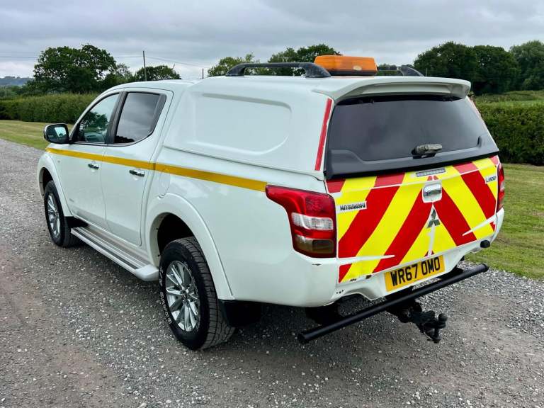 MITSUBISHI L200 2.4 DI-D Titan DOUBLE CAB White Manual Diesel PICK UP 2017