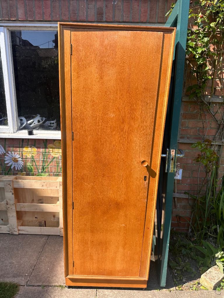 Single wood wardrobe 