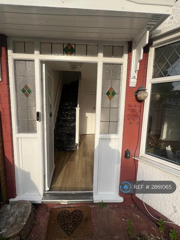3 bedroom house in Brocks Drive, Sutton, SM3 (3 bed) (#2861065)