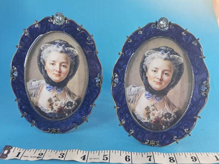 2x  very nice Vintage style Frame. Good condition.  As seen.