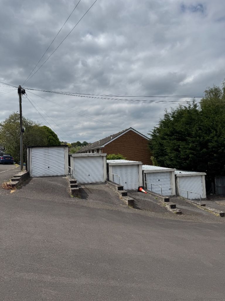 garage for rent - New locks, Secure, space in front of garage £90PCM 
