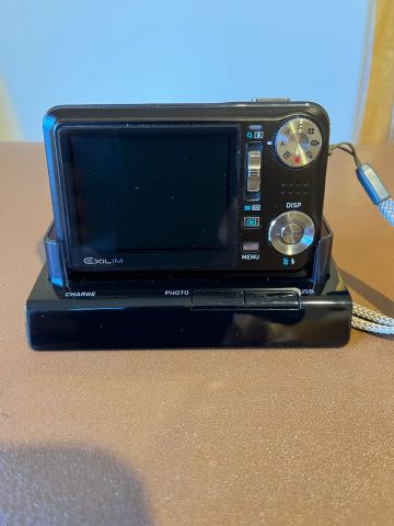 Casio Exilim EX-V7 Digital Camera with Charging dock & Accessories