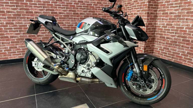 2025 BMW M M 1000 R M Comp Pack (25MY) SPORTS PETROL Manual