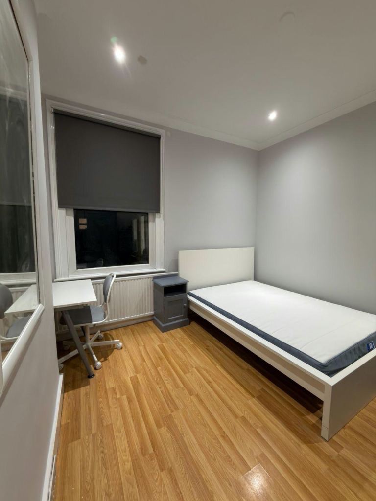 image for Room with double bed in shared property in Fulham