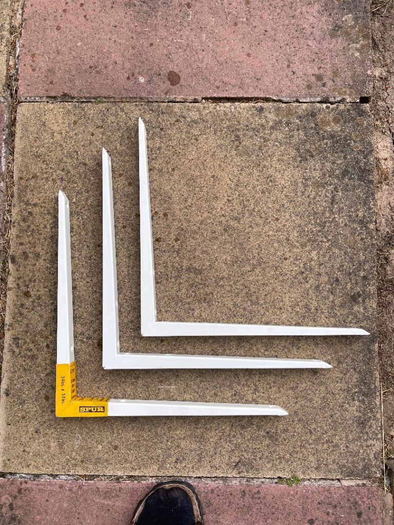 Spur Shelf Brackets 