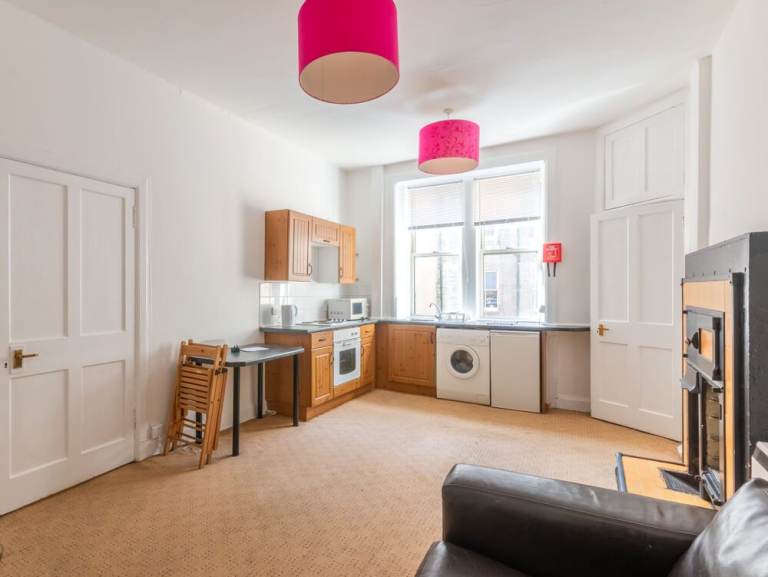  Fantastic, 1 bedroom, 1st floor flat in Newington – available NOW