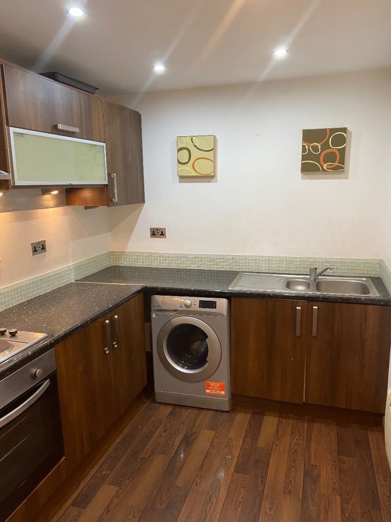 1 BED LUXURY APARTMENT NEXT TO DEWSBURY HOSPITAL **WITH PARKING**