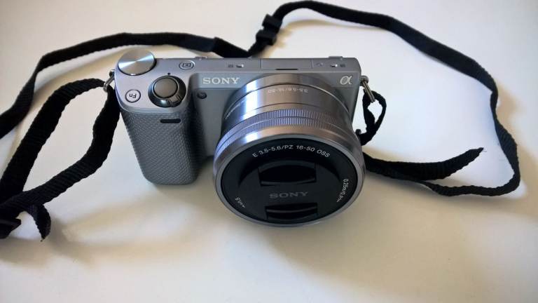 Sony NEX-5R 16.1 Megapixels APS-C Camera with 16-50mm Sony OSS Zoom Lens, Flash and Bag,