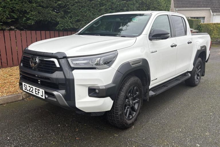 Toyota Hilux Invincible X 