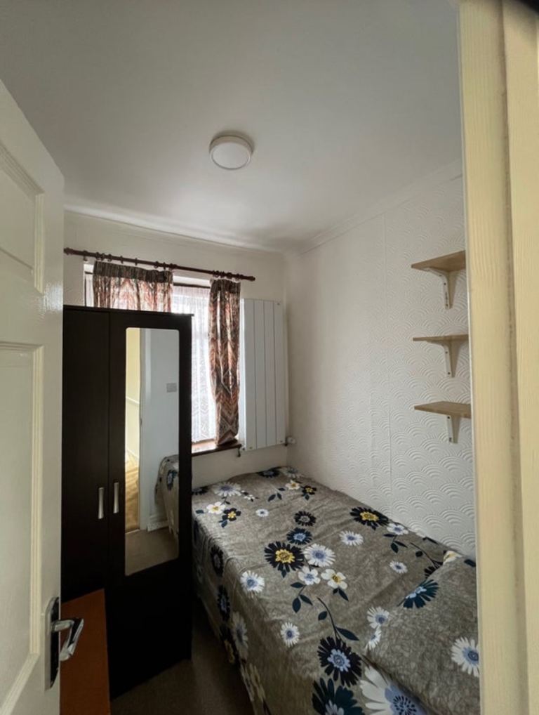 Box room for rent £400 p/m 