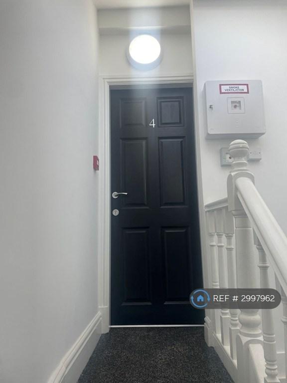 1 bedroom flat in Cowley Hill Lane, St. Helens, WA10 (1 bed) (#2997962)