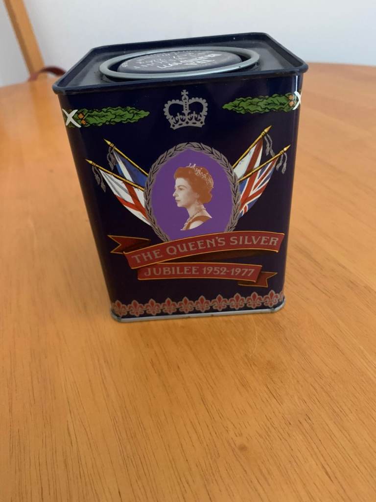QUEEN'S SILVER JUBILEE 1977 VINTAGE TEA CADDY By JACKSONS Of PICCADILLY FULL TIN