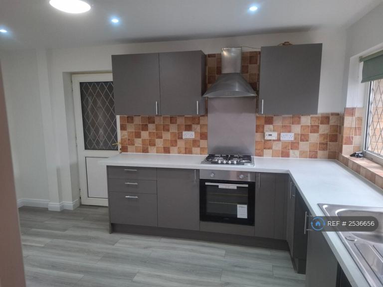 4 bedroom house in East Priors Court, Northampton, NN3 (4 bed) (#2536656)