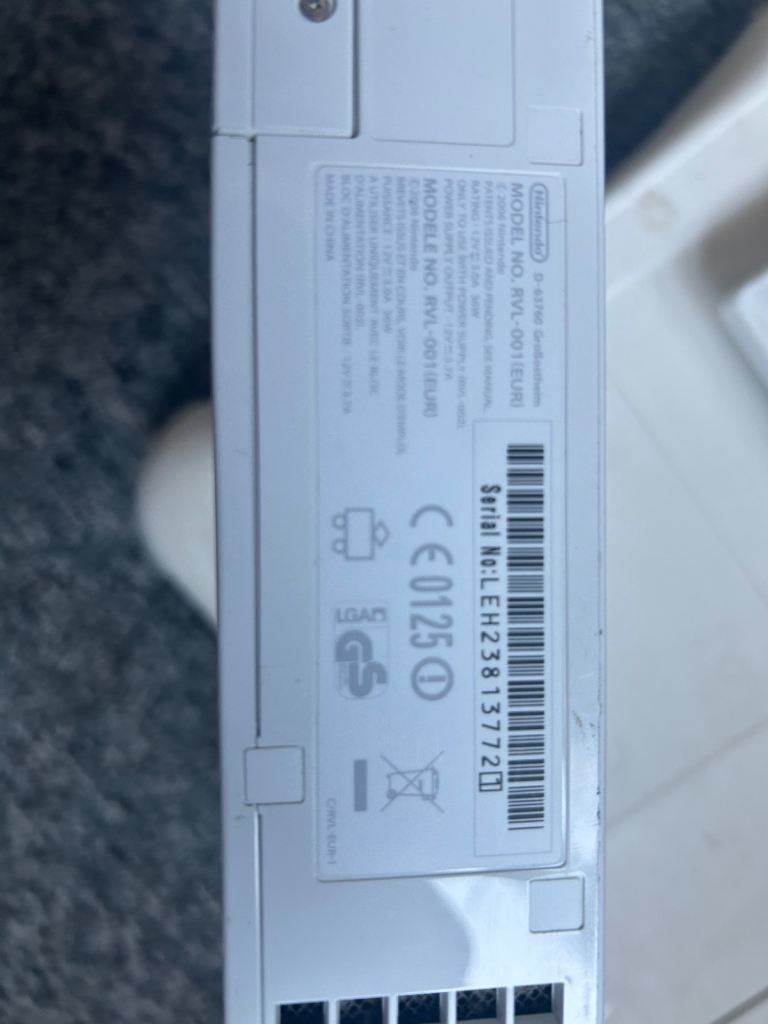 Nintendo Wii + 3 games + two controllers