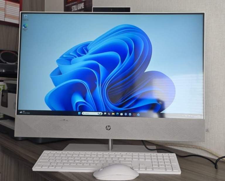 HP Pavilion 27-d1017na 27inch All-in-One PC - Intel® Core™ i7, 1 TB SSD, White 