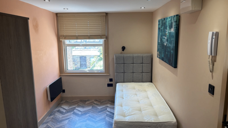 Studio Room Available - Chester Rd WD18 DSS APPLICANT ACCEPTED 