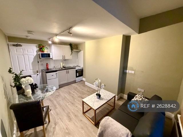 1 bedroom in Lena Gardens, London, W6 (#2628842)