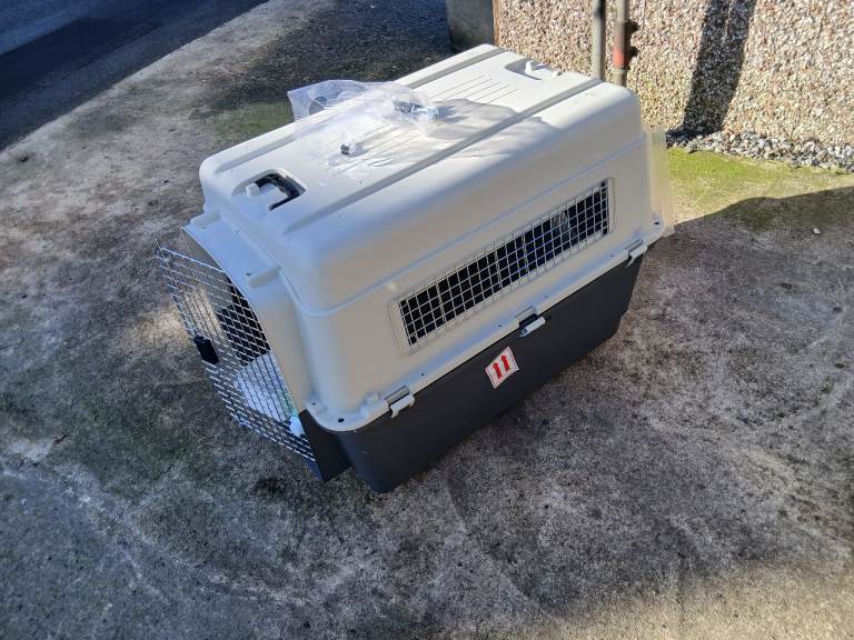 Leeds 15. £45. Airline Approved pet/dog carrier.  1000 X 700 X 750mm tall VGC. 