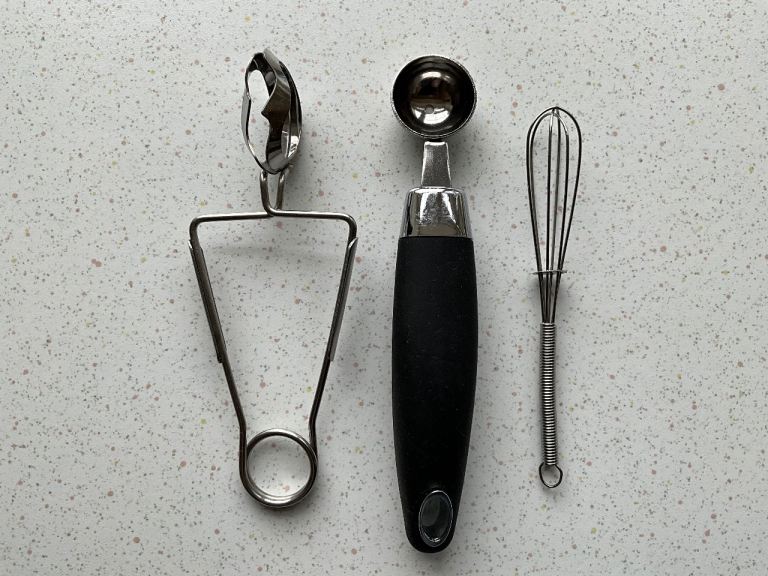 Escargot Snail Tongs, Melon Ball Fruit Scoop, 3cm diameter, Stainless Steel, Mini Whisk