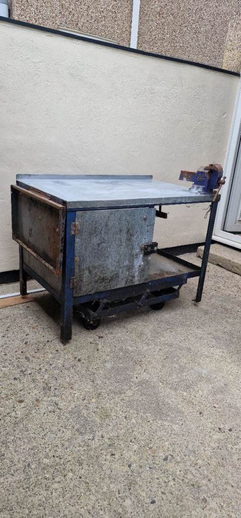 TOOL BENCH with VICE