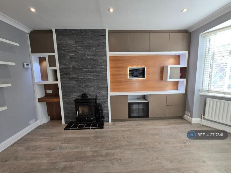 2 bedroom flat in Errol Gardens, New Malden, KT3 (2 bed) (#2717841)