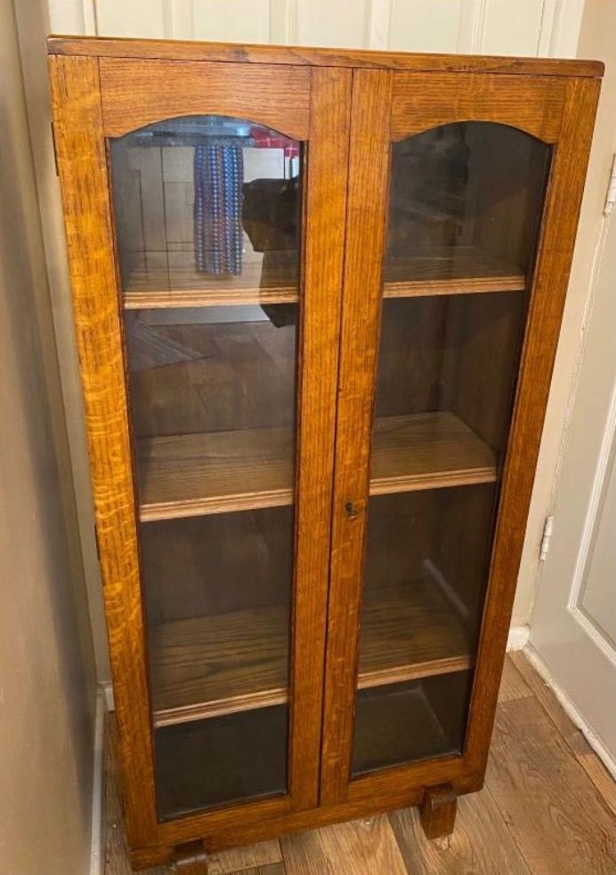Solid Oak bookcase glass cabinet. DELIVERY. Mid century. Vintage