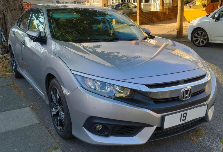 Honda, CIVIC, Saloon, 2019, Auto, Petrol, 988 (cc), 4 doors - 1.0 VTEC Turbo SR 4dr MOT and Serviced