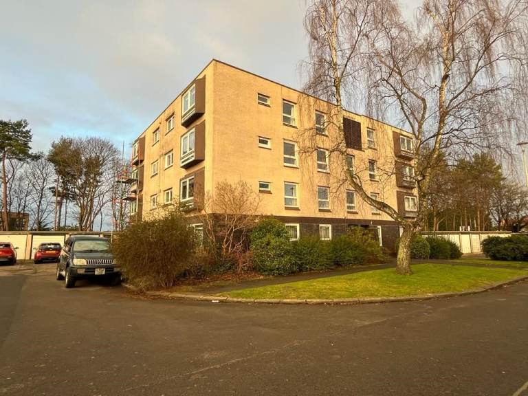 2 Bedroom Furnished Flat with parking, Barntongate, Edinburgh 