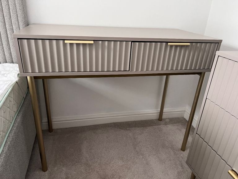 Dressing table for sale