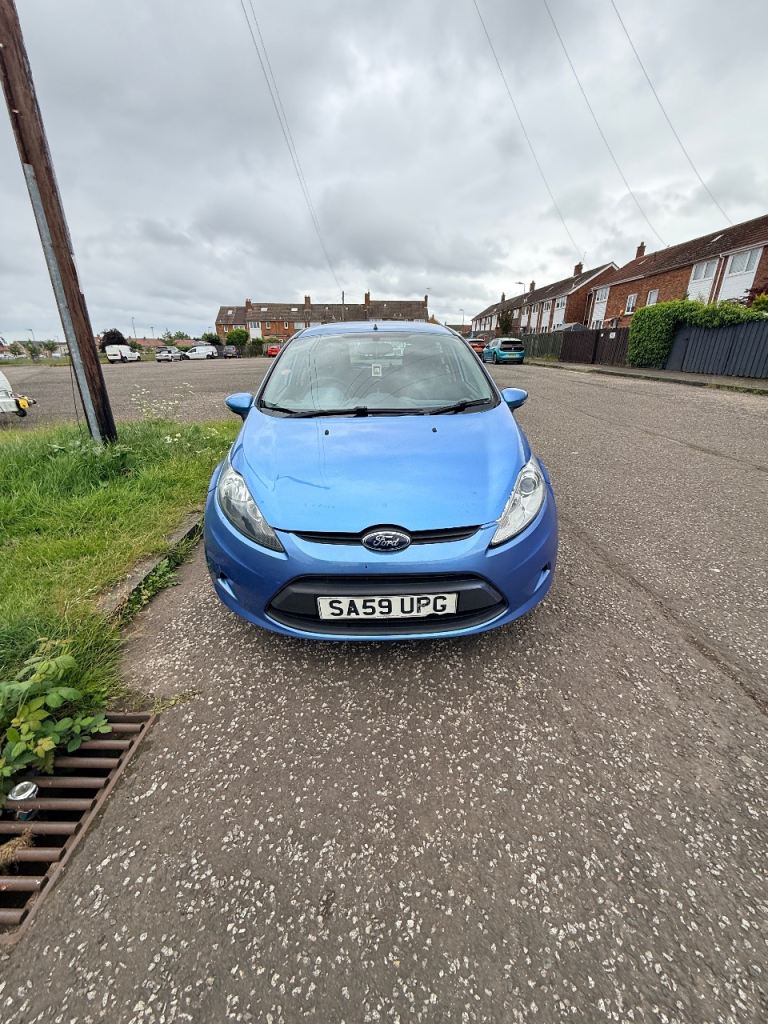 AUTOMATIC Ford Fiesta 2009 petrol 1.4 5 door 