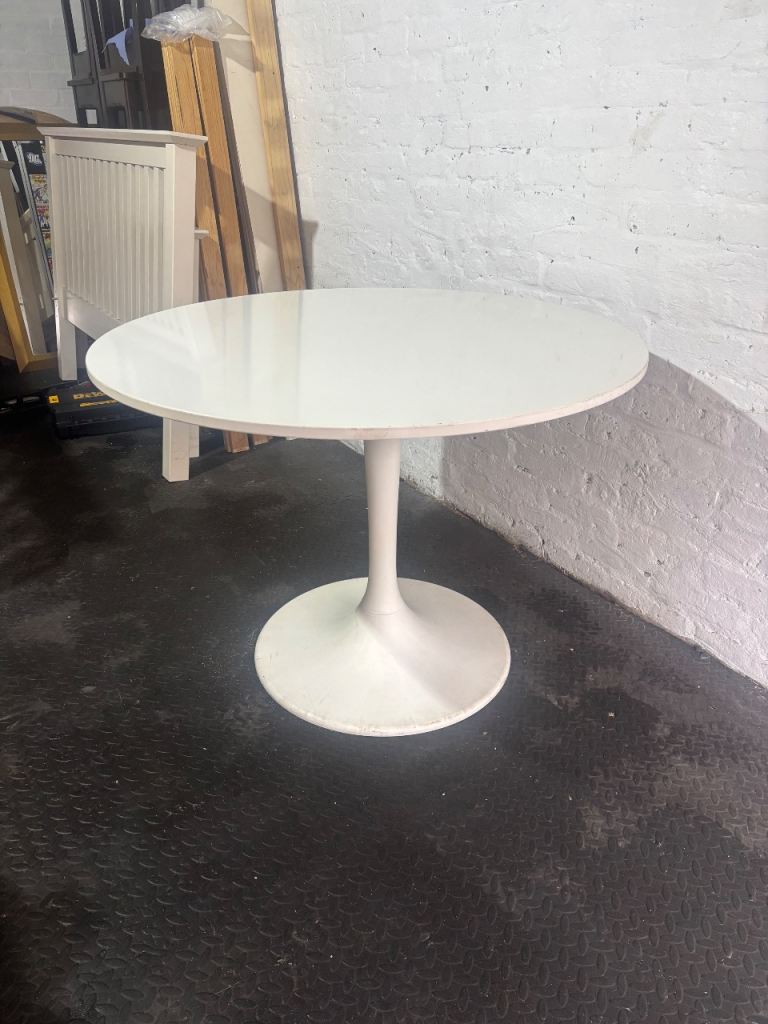 White round dining table