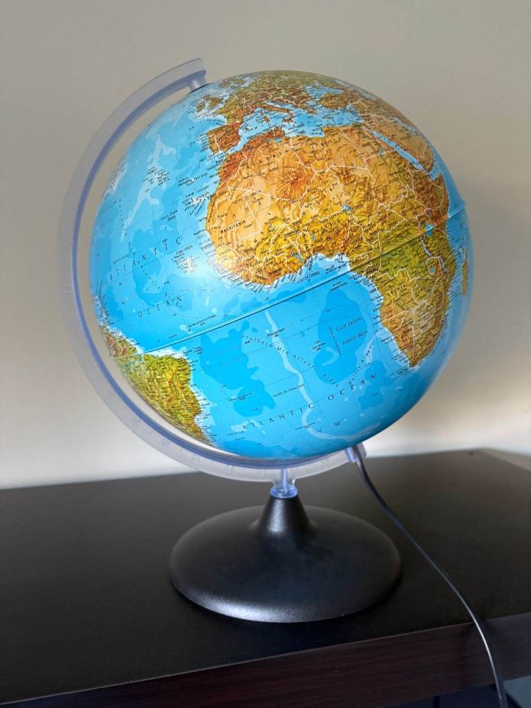 Light up globe / Globe lamp