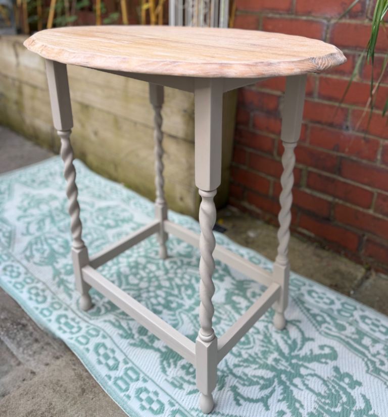 Oak Side Table with Barley Twist Legs – Refurbished, Like New