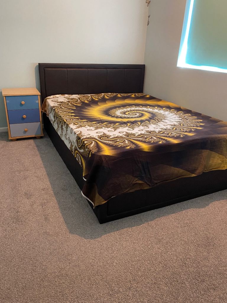 Double bedroom to rent in friendly shared house