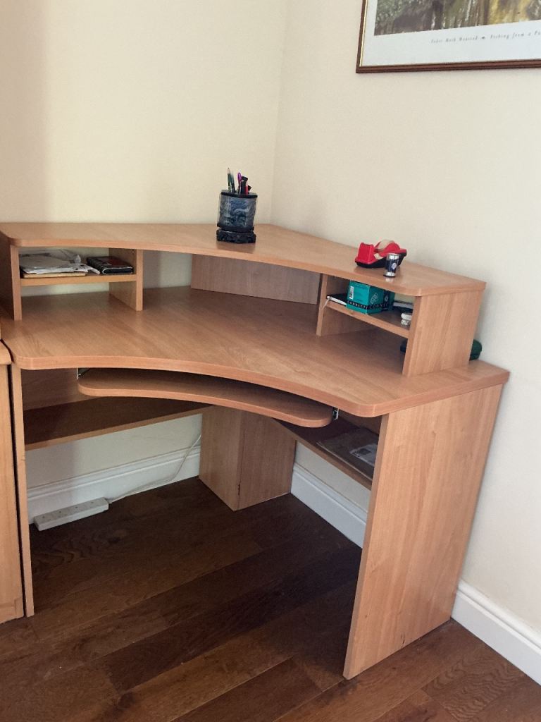Corner Desk with Keyboard Tray – Light Wood, Good Condition
