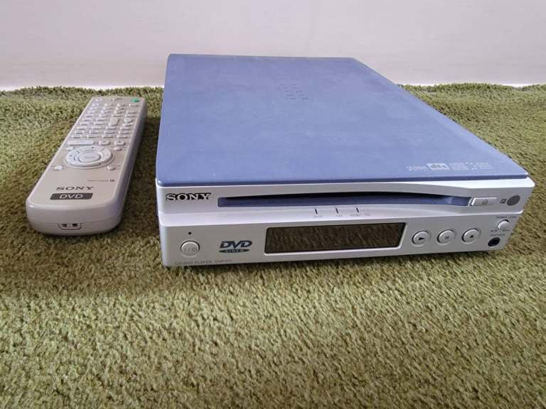 Boxed near mint condition Sony DVP-F11 Compact DVD/CD player