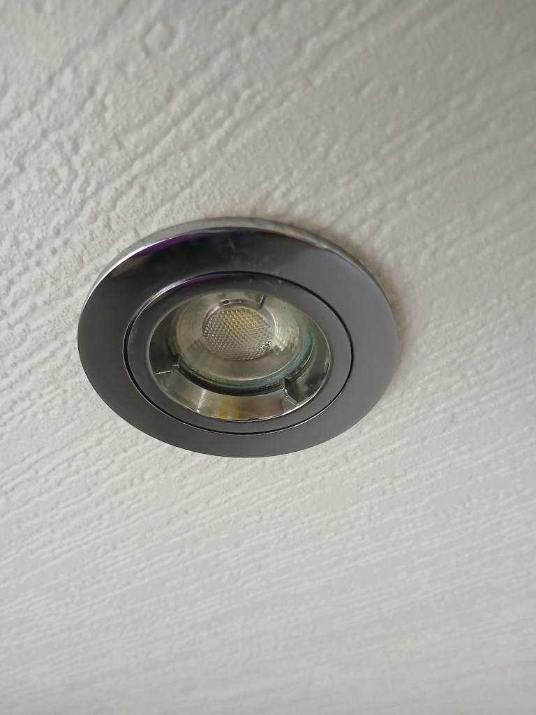 Ceiling downlights