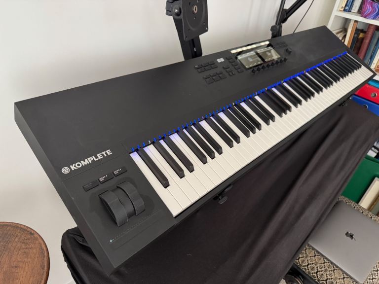 Native Instruments Komplete Kontrol S88 Mk2 keyboard 