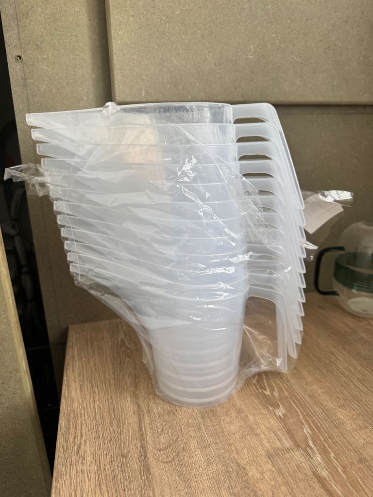 12 plastic pouring jugs