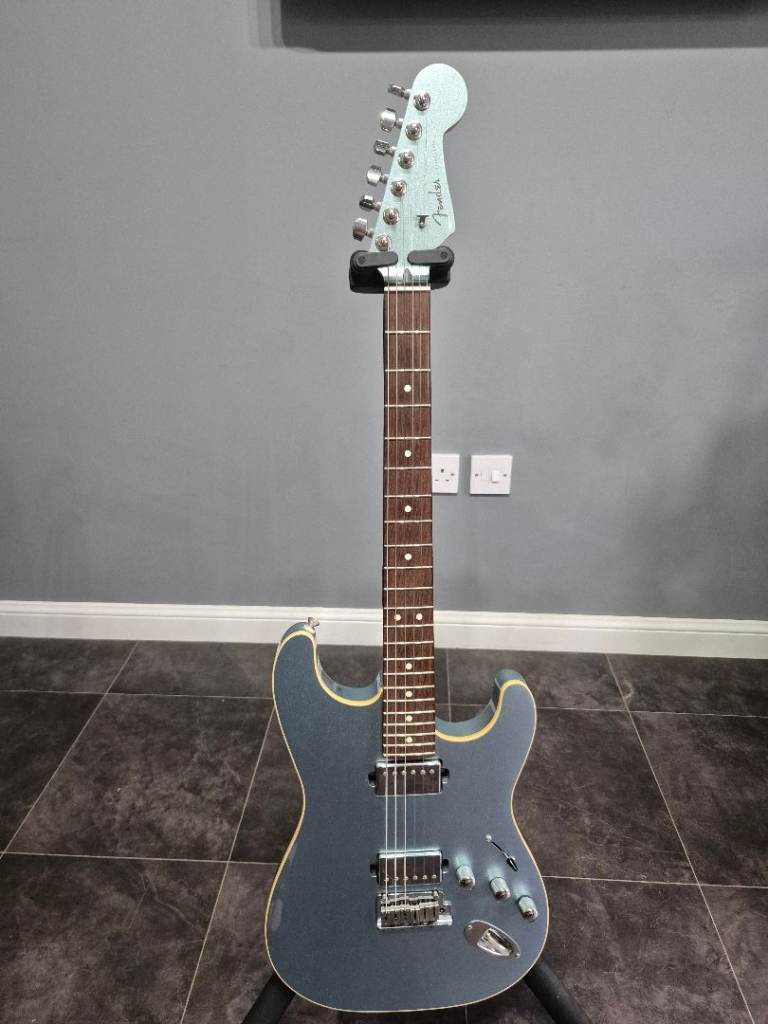 Fender Made In Japan Modern Stratocaster HH Mystic Ice guitar