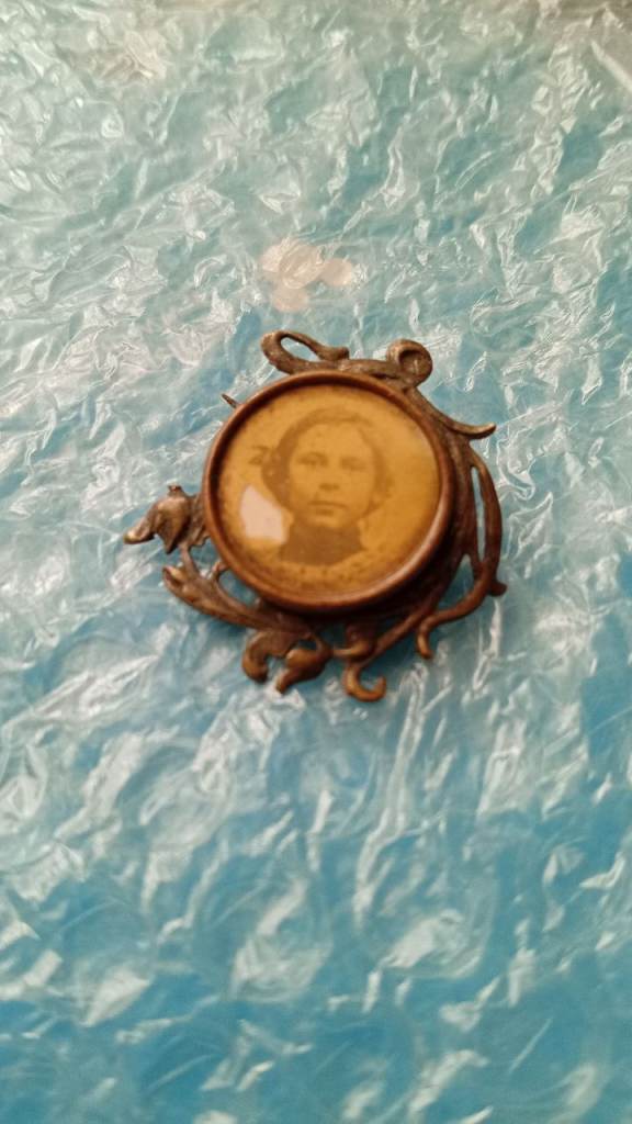 Antique brooch with photo in middle