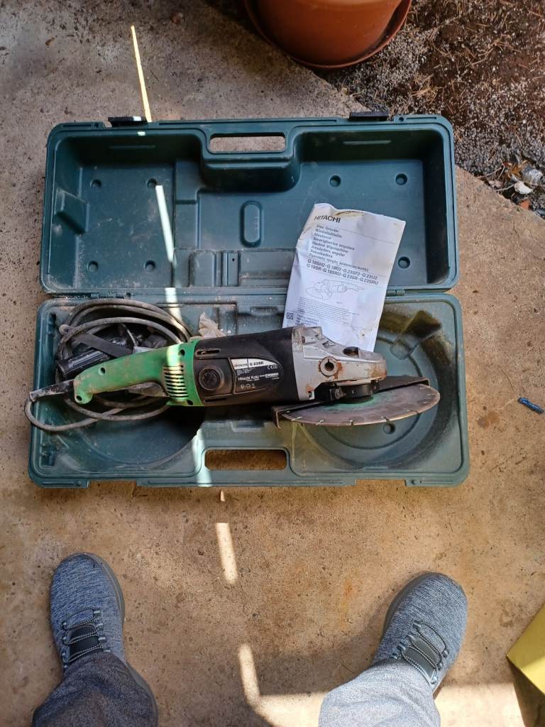 9 inch grinder 240v