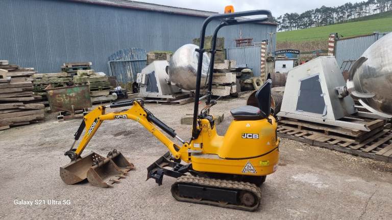 2022 JCB micro digger 8008ct 